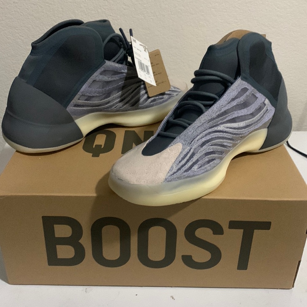 adidas Yeezy QNTM "Mono Carbon" Colorway Size 13.5